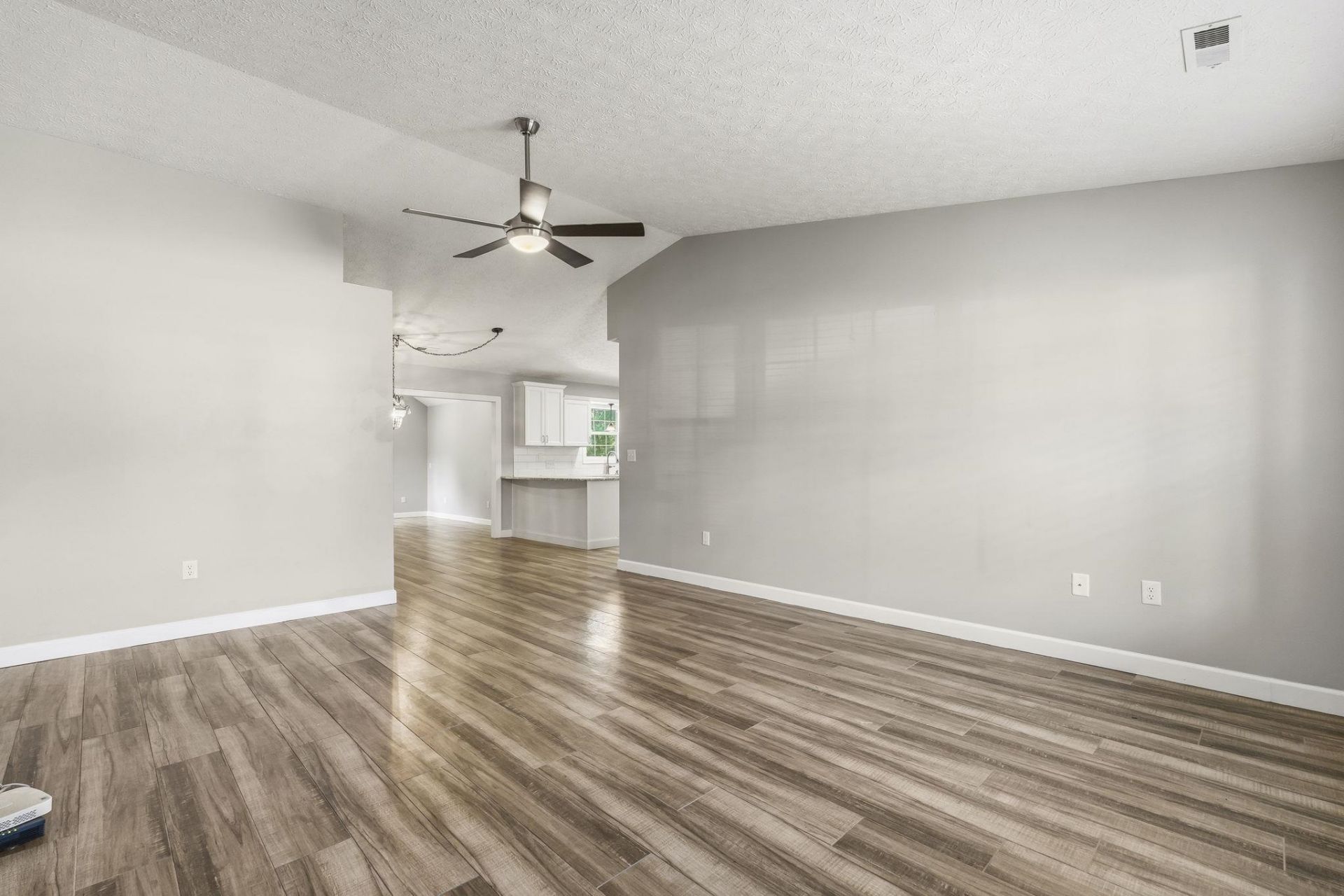 4374 Bradford Circle Photo 4