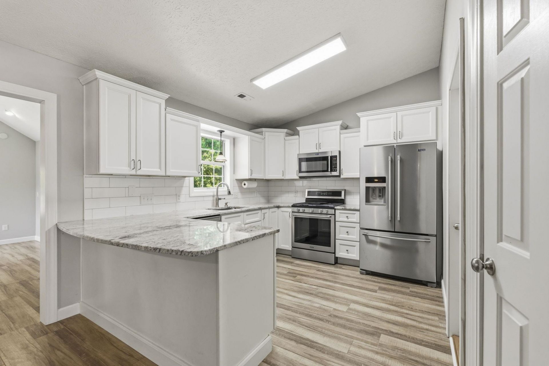 4374 Bradford Circle Photo 7