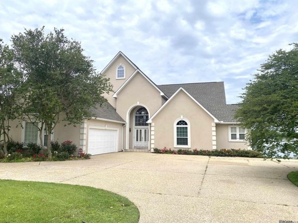 7512 False River Rd, Oscar, LA 70762