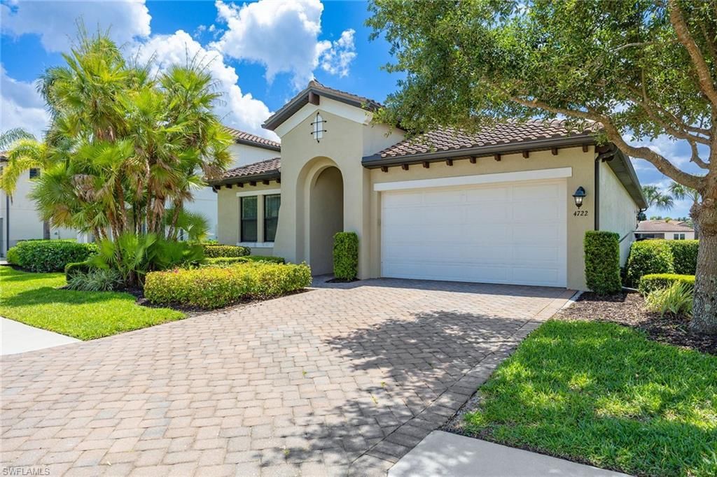 4722 Formosa Dr, Naples, FL 34119 Main Photo