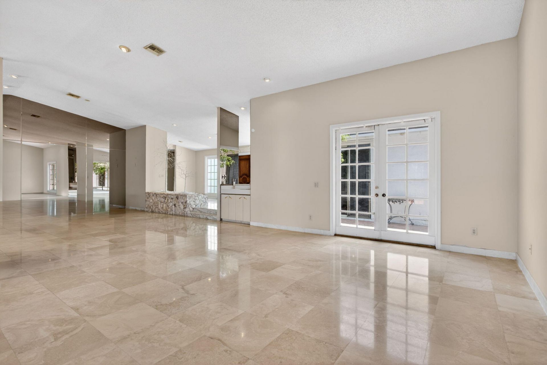 8725 Banyan Court, Tamarac, FL 33321 Photo