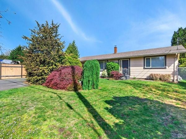 1984 Noel Ave , Comox, BC V9M 2J7