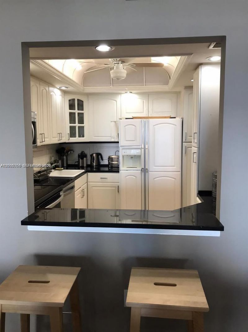 3731 N Country Club Dr, Unit 1129, Aventura, FL 33180 Photo