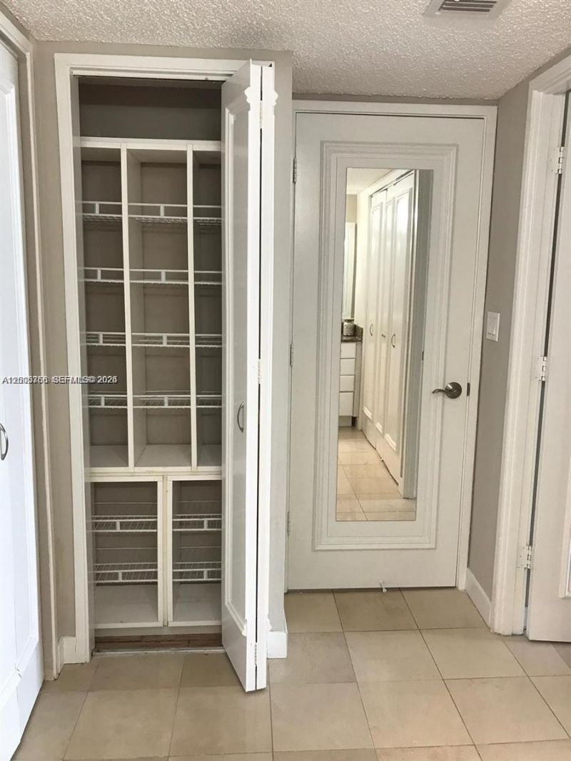 3731 N Country Club Dr, Unit 1129, Aventura, FL 33180 Photo