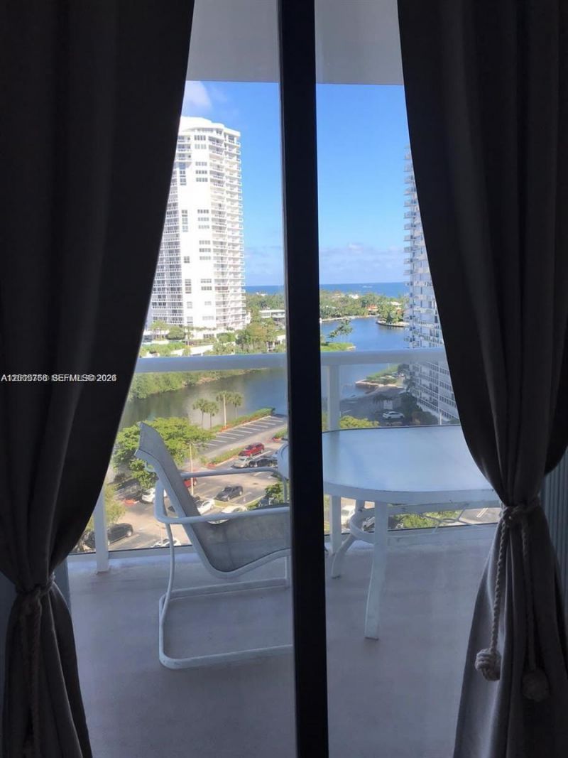 3731 N Country Club Dr, Unit 1129, Aventura, FL 33180 Photo