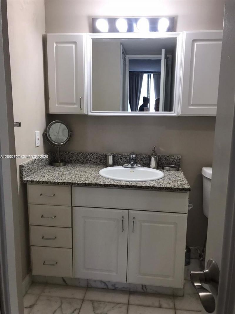 3731 N Country Club Dr, Unit 1129, Aventura, FL 33180 Photo