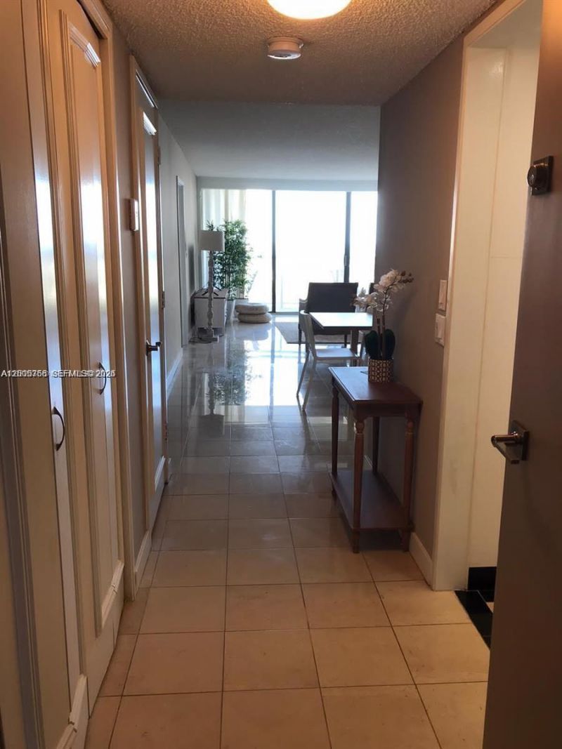 3731 N Country Club Dr, Unit 1129, Aventura, FL 33180 Photo