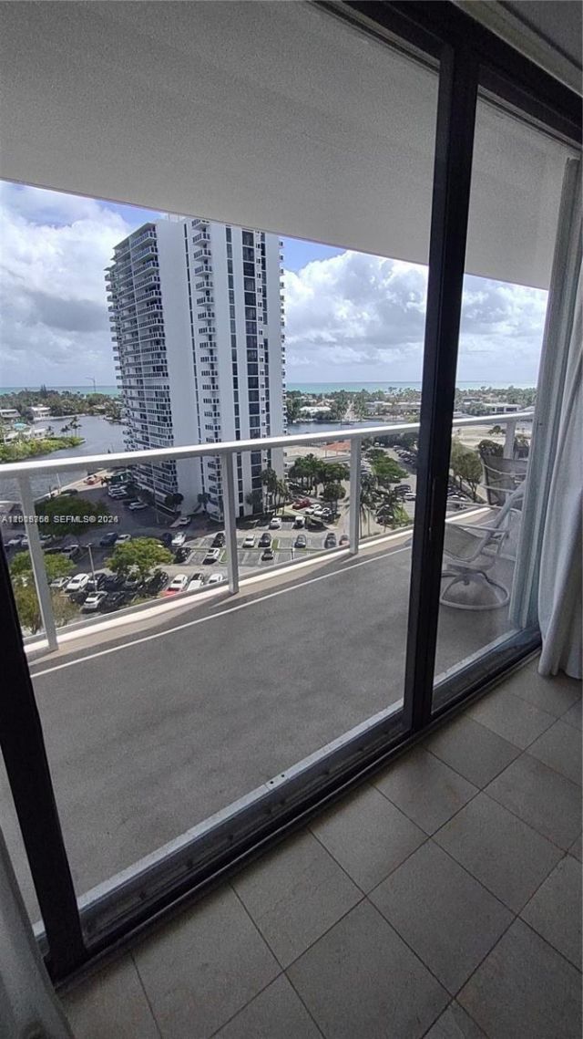 3731 N Country Club Dr, Unit 1129, Aventura, FL 33180 Photo