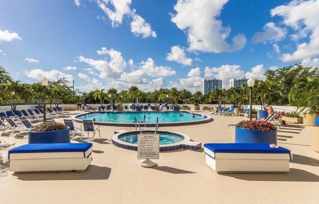 3731 N Country Club Dr, Unit 1129, Aventura, FL 33180 Photo