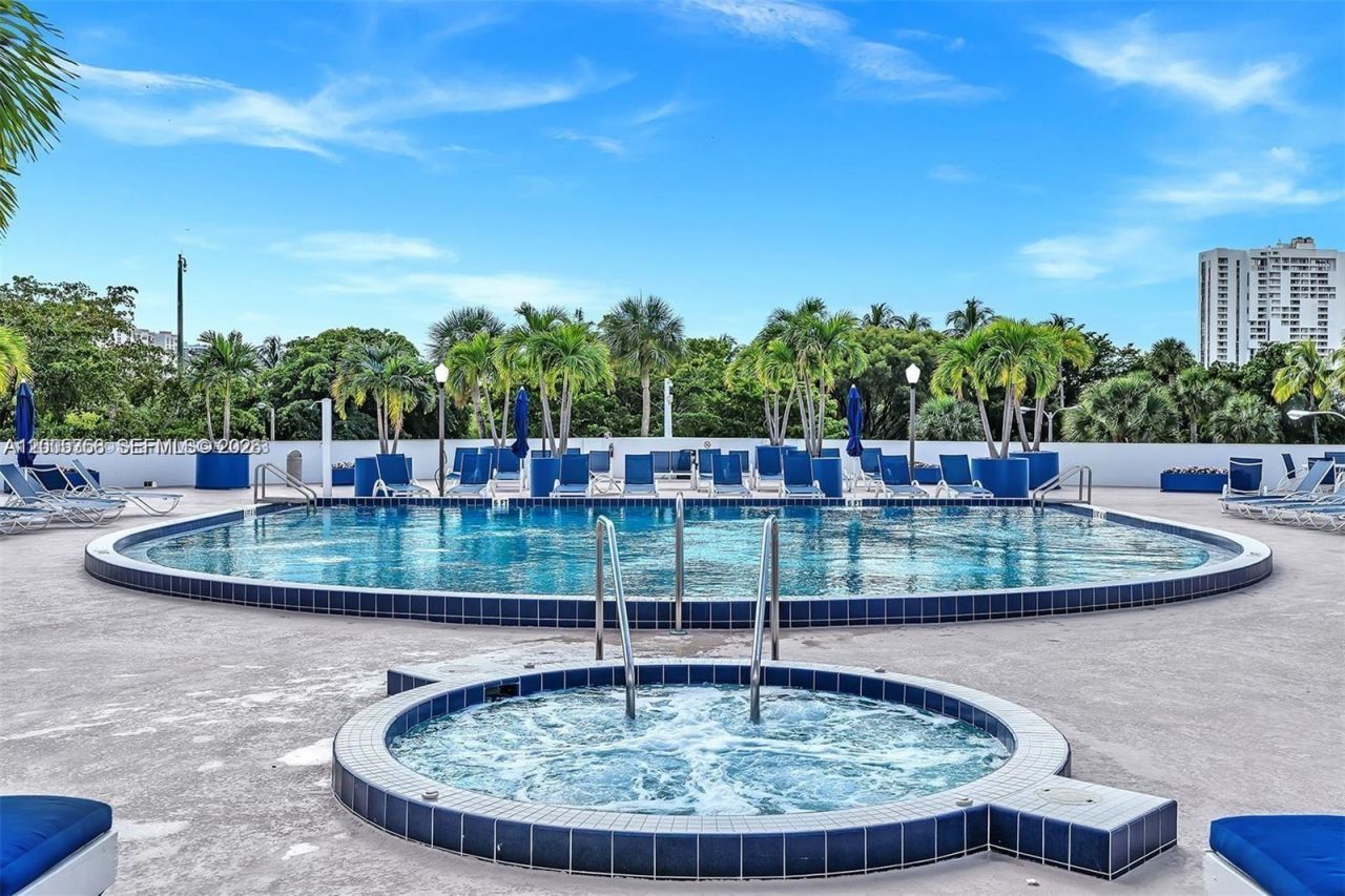 3731 N Country Club Dr, Unit 1129, Aventura, FL 33180 Photo