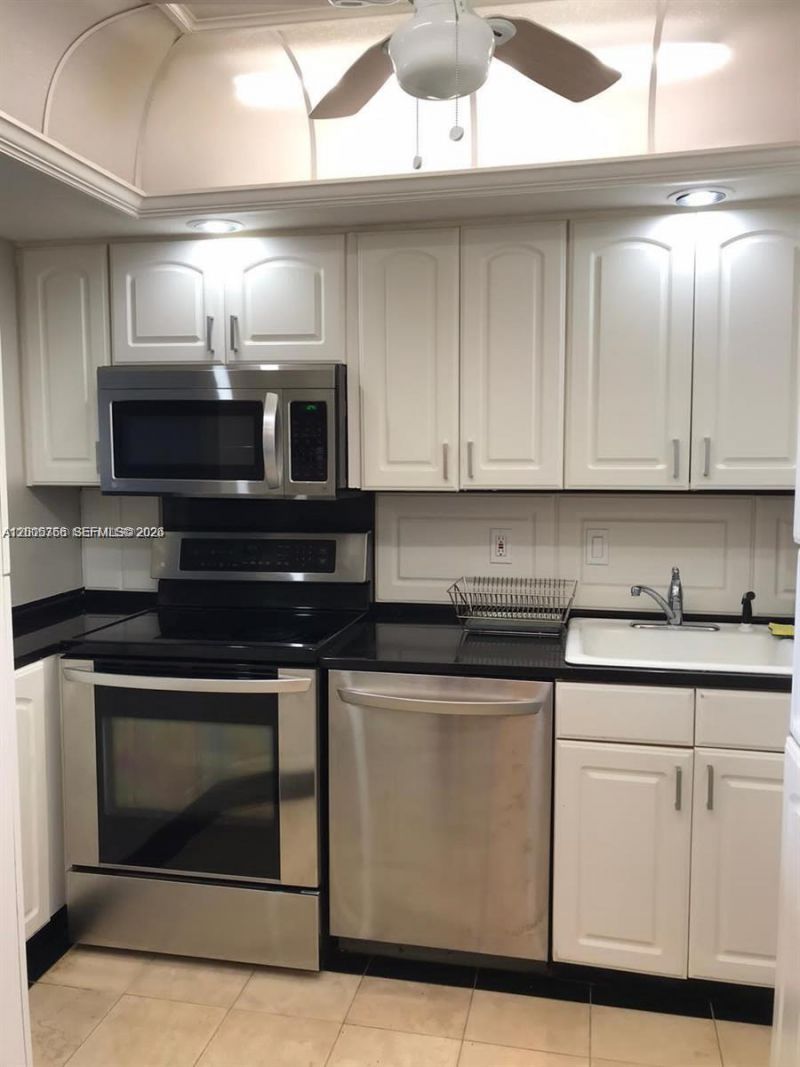 3731 N Country Club Dr, Unit 1129, Aventura, FL 33180 Photo