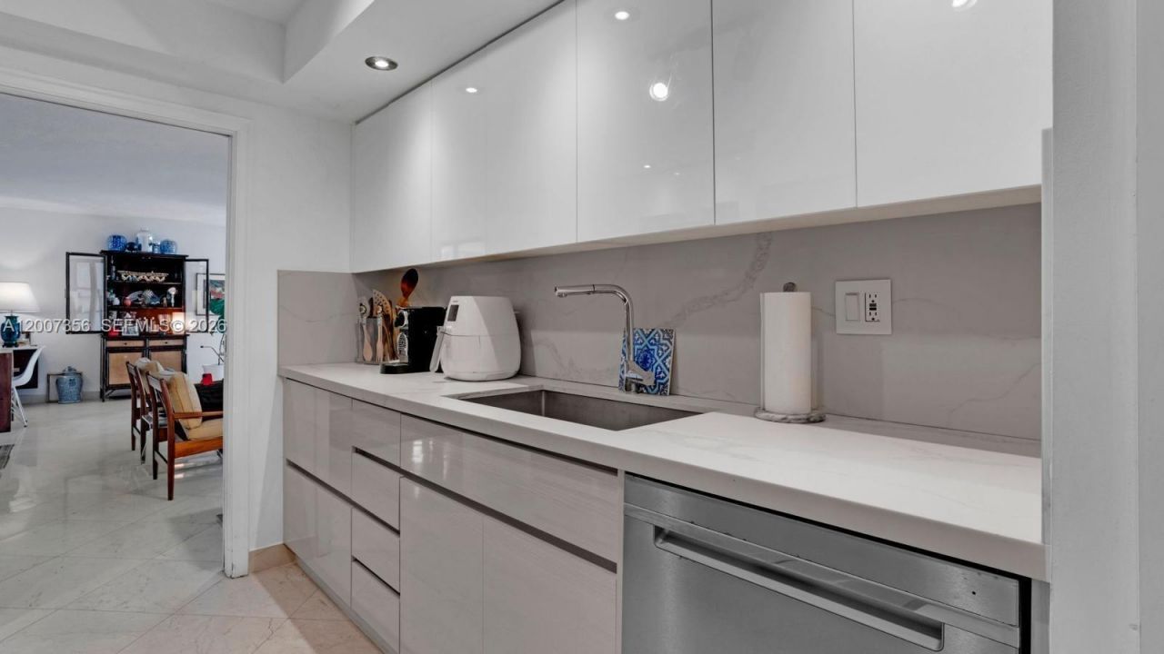 151 SE 15th Rd , Unit 202, Miami, FL 33129 Photo