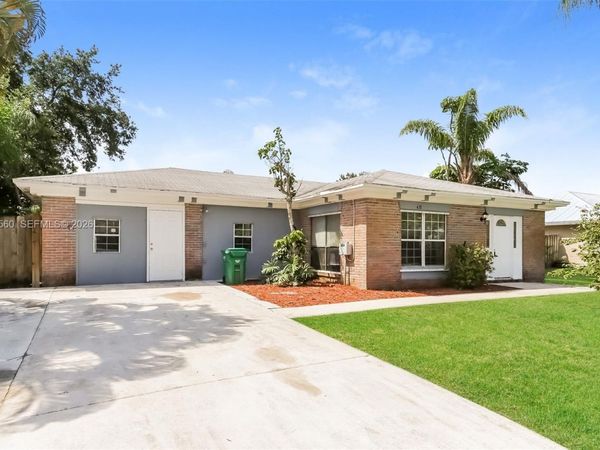 438 SE Streamlet Ave , Port St. Lucie, FL 34983