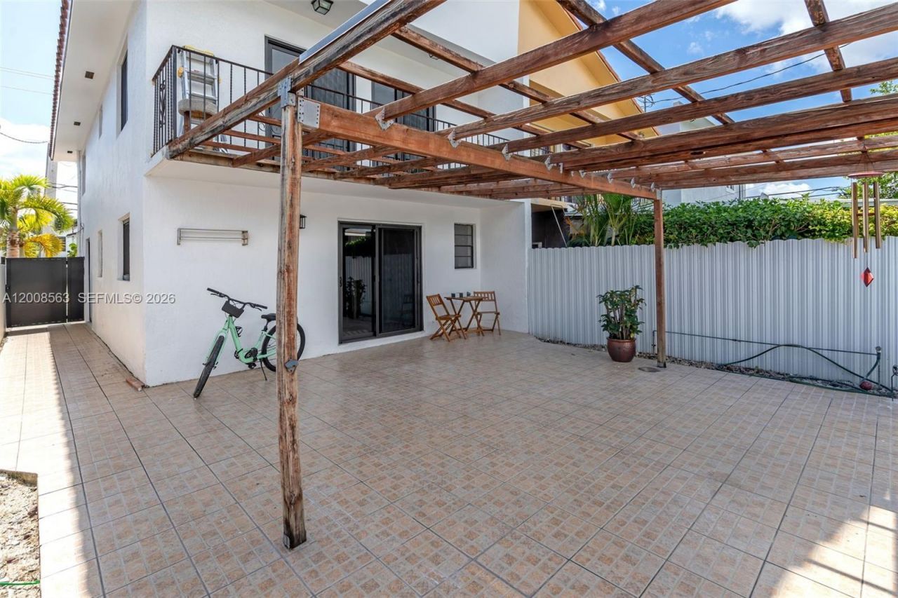 8773 SW 36th St , Unit -, Miami, FL 33165 Photo