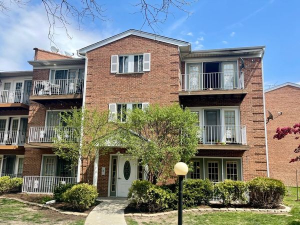 4276 Central Road , Unit 302, Glenview, IL 60025