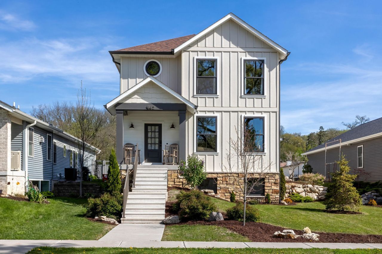 662 Holmes Street , Bettendorf, IA 52722 Main Photo