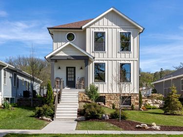 662 Holmes Street , Bettendorf, IA 52722