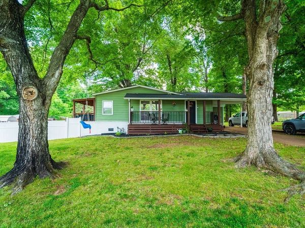 901 Glendale Ave, Muscle Shoals, AL 35661