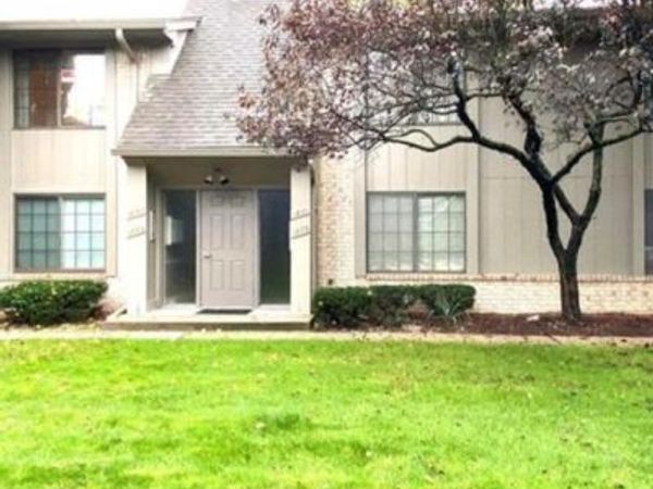 1867 Meadow Dale Court, Rochester Hills, MI 48309