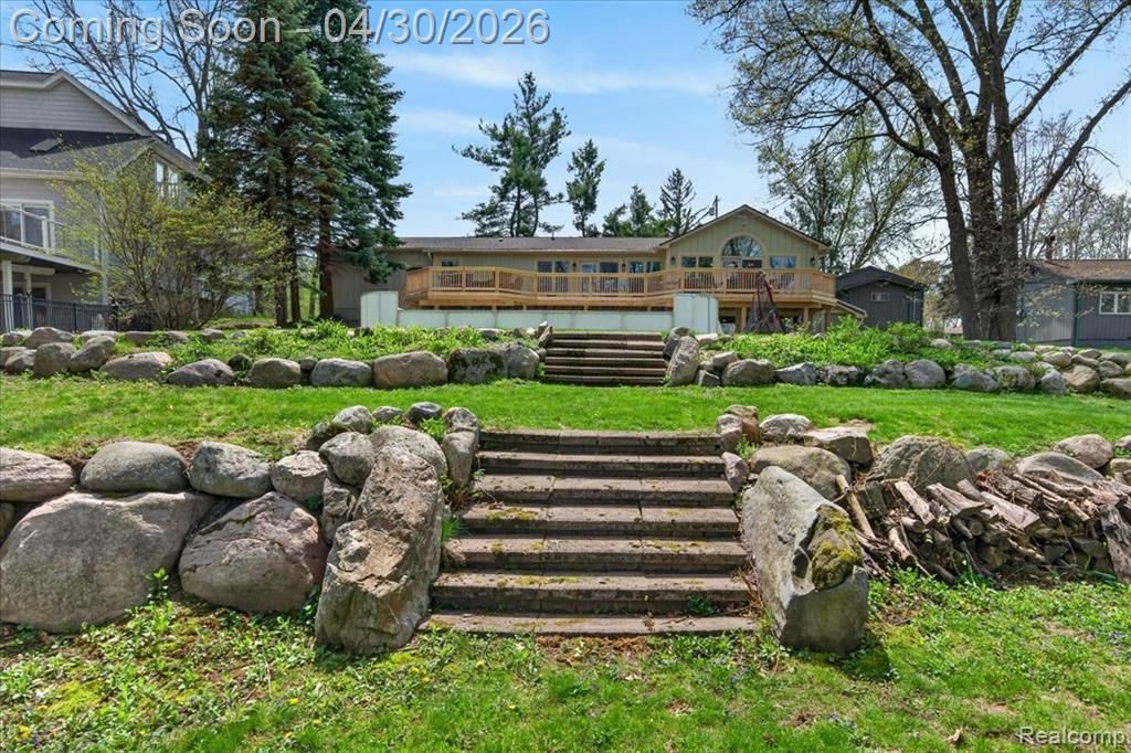 3945 N Vanstone Drive, Commerce Township, MI 48382 Main Photo