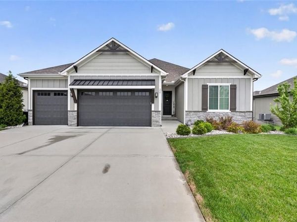 227 SW Eagles Ridge Drive, Blue Springs, MO 64014