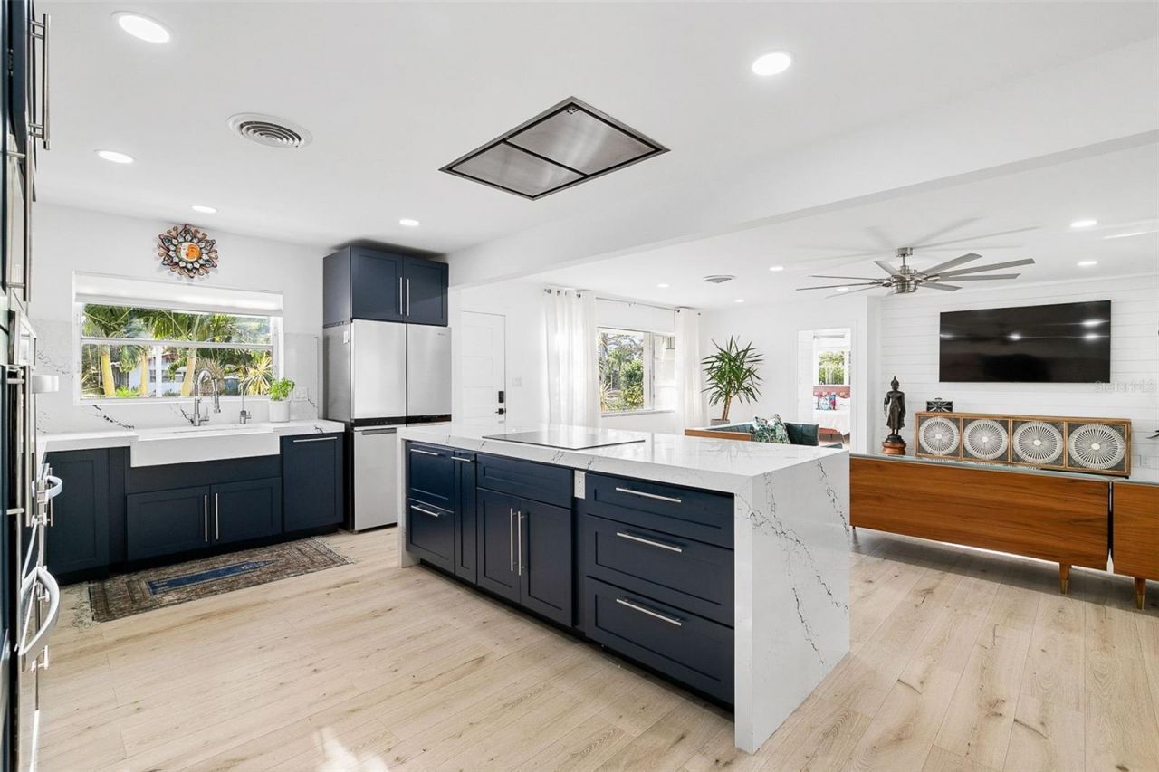 703 Whitfield Avenue, Sarasota, FL 34243 Photo
