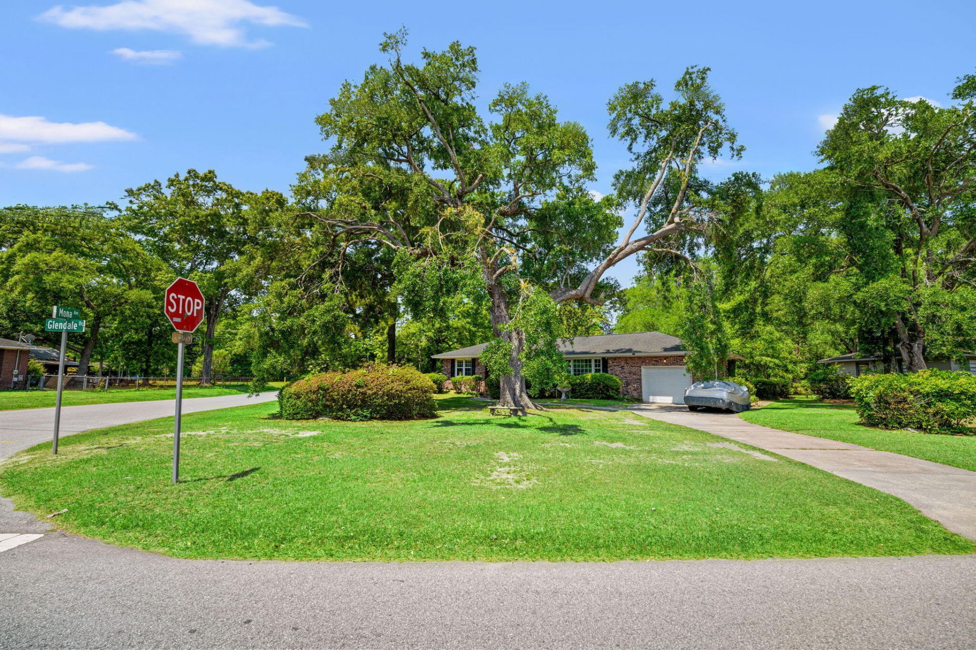 2203 Glendale Drive Photo 2