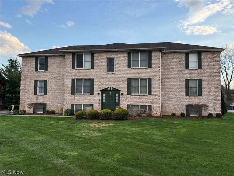 912 Pearson Circle, Unit 5, Boardman, OH 44512 Photo 1
