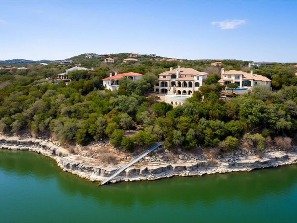 17607 Break Water, Jonestown, TX 78645