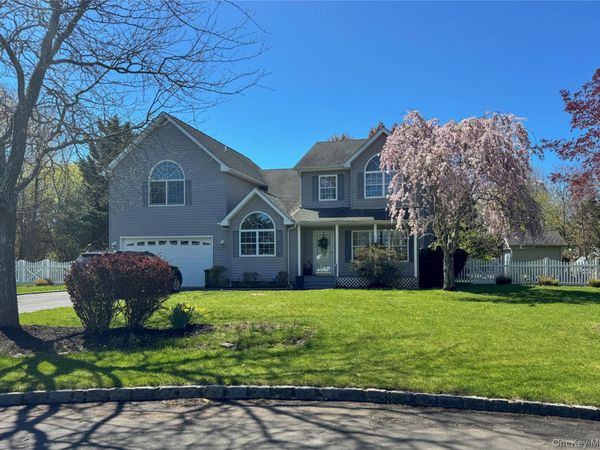 15 Whitetail Court, Center Moriches, NY 11934
