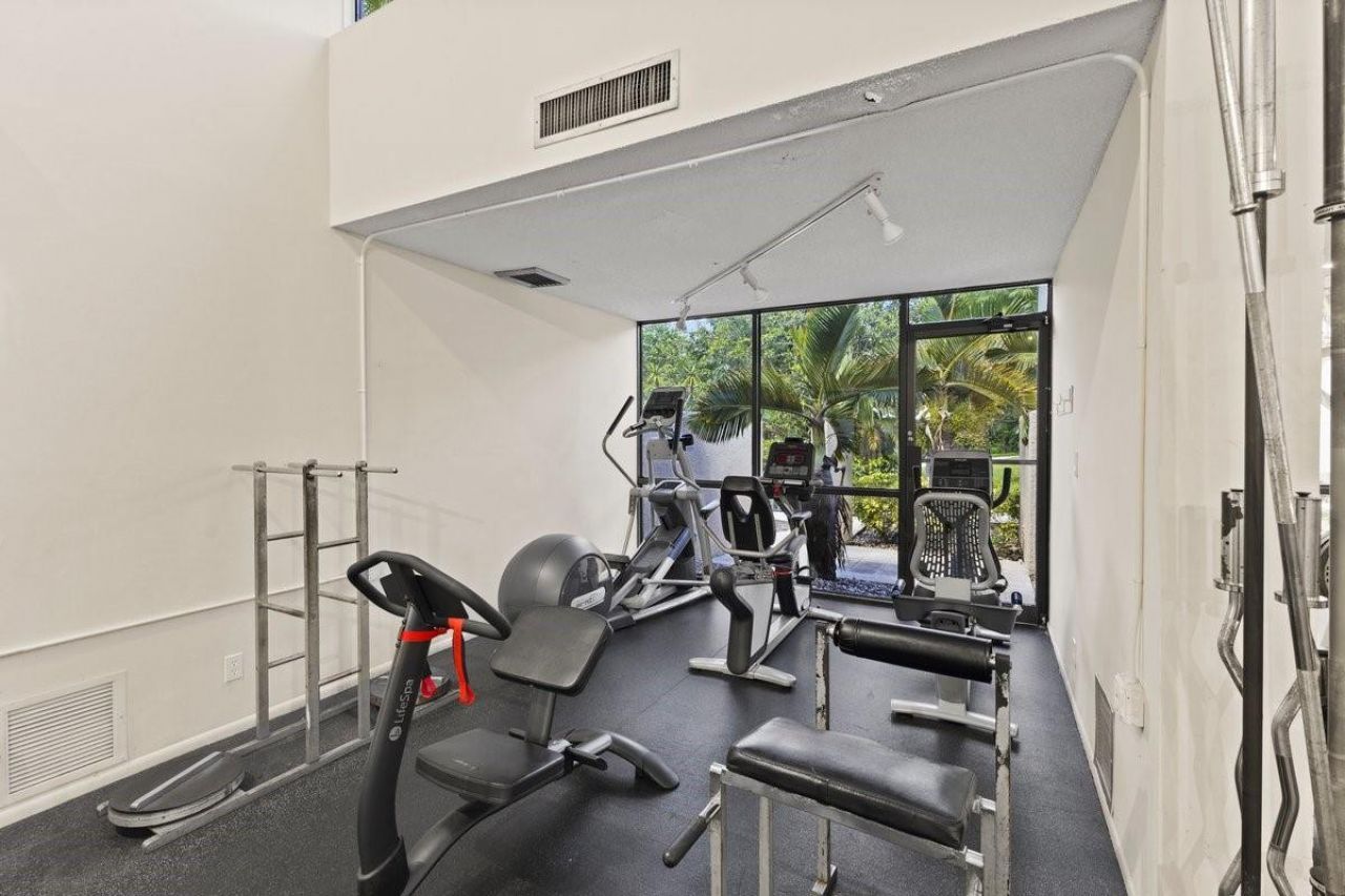 2106 S Cypress Bend Drive, Unit 506, Pompano Beach, FL 33069 Photo
