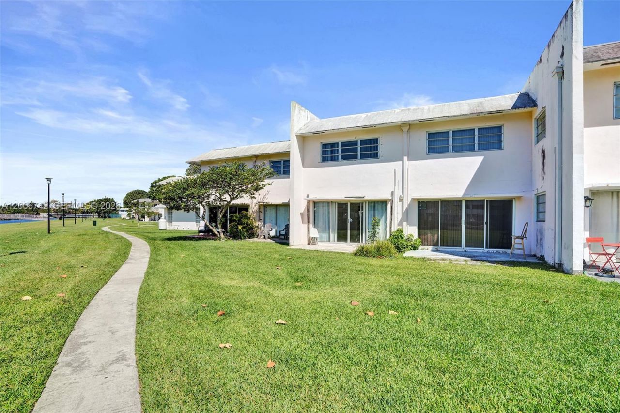 7344 SW 82nd St , Unit C114, Miami, FL 33143 Photo