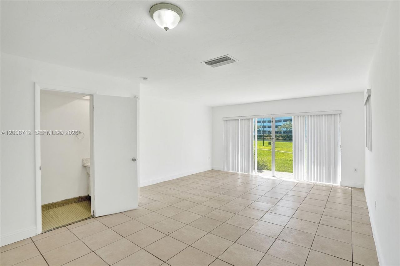 7344 SW 82nd St , Unit C114, Miami, FL 33143 Photo