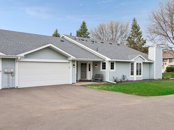 1275 Hilo Avenue N, Oakdale, MN 55128