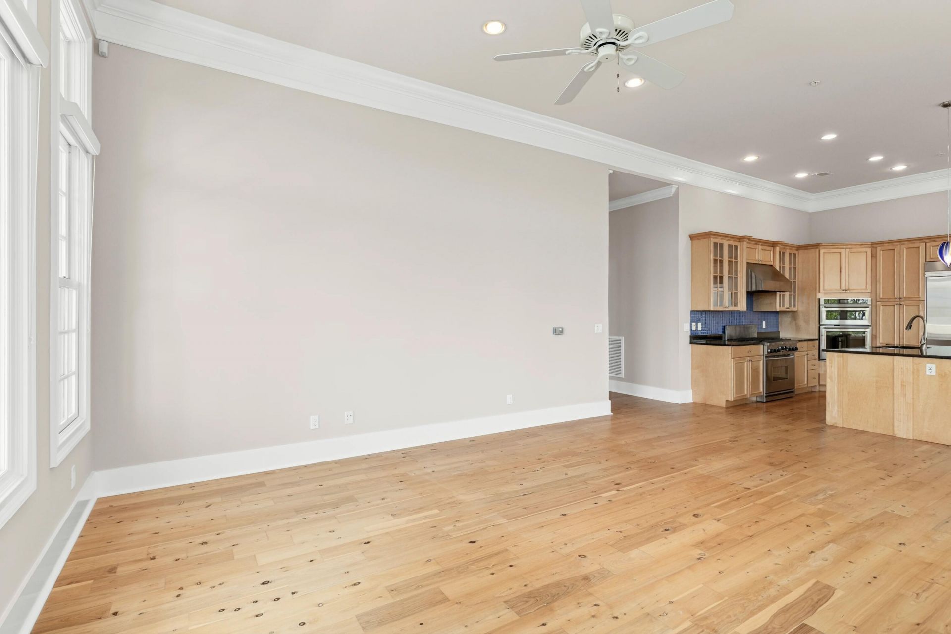 136 Fairbanks Oak Alley Photo 19