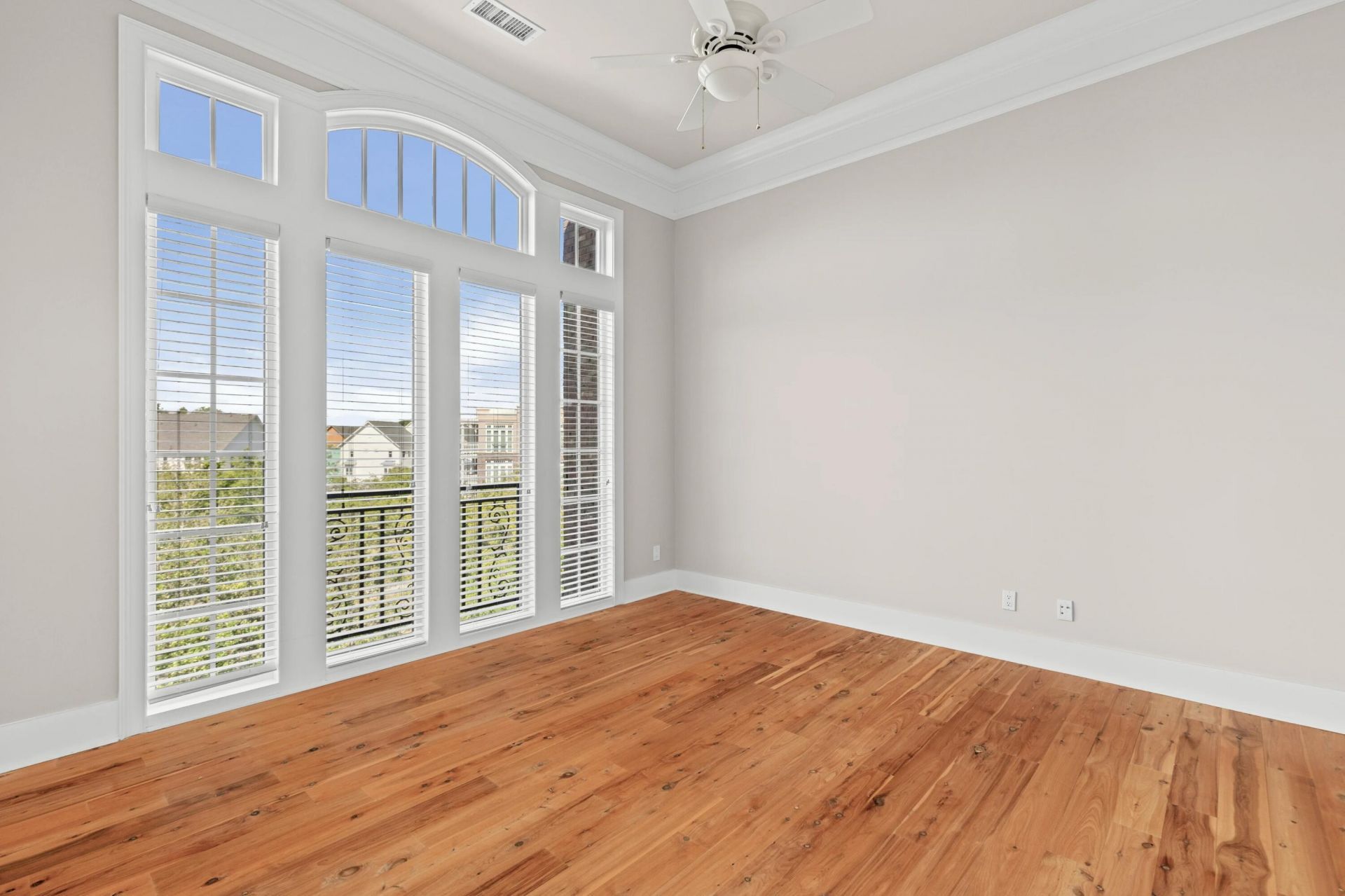 136 Fairbanks Oak Alley Photo 28