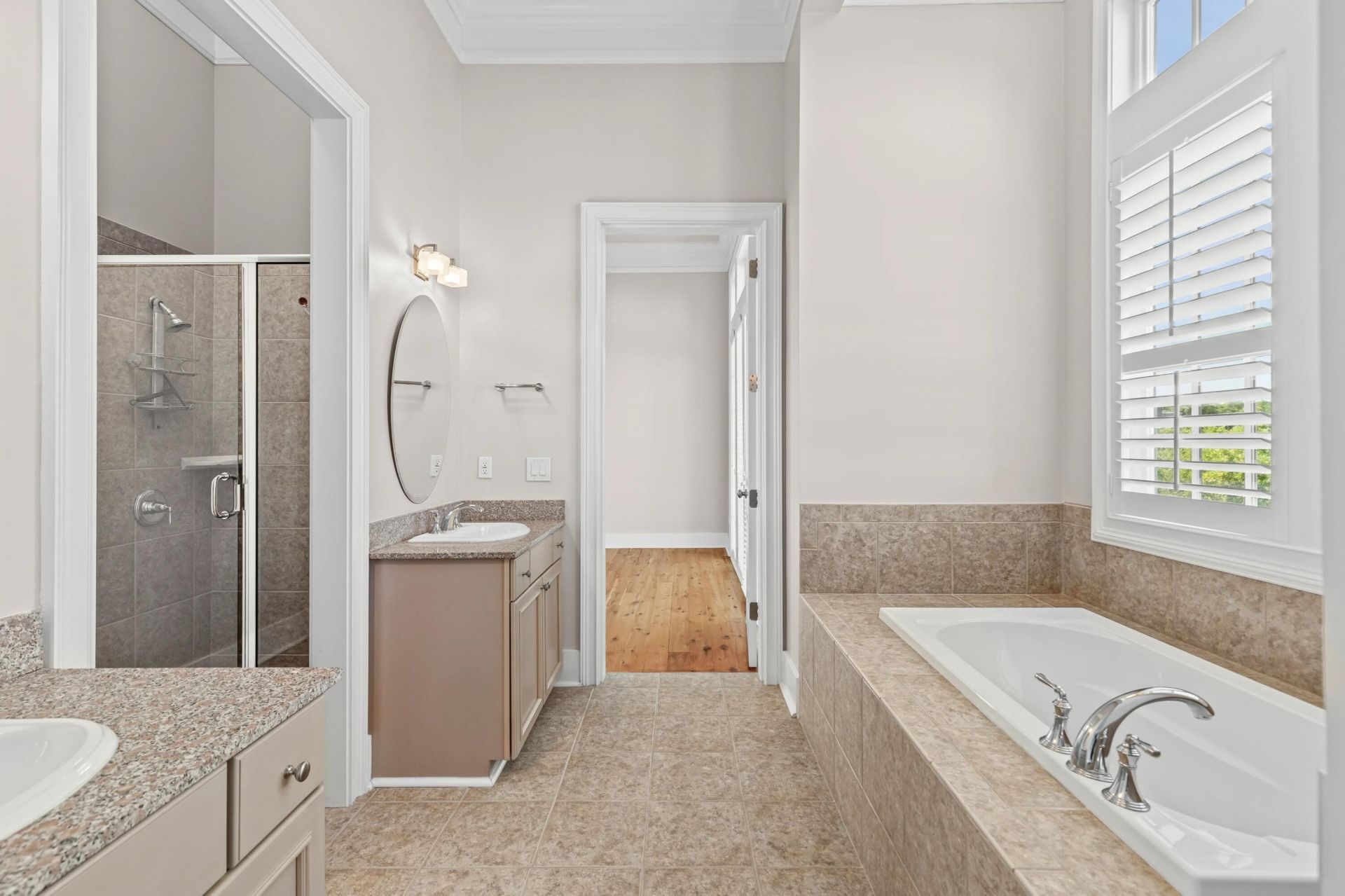 136 Fairbanks Oak Alley Photo 32