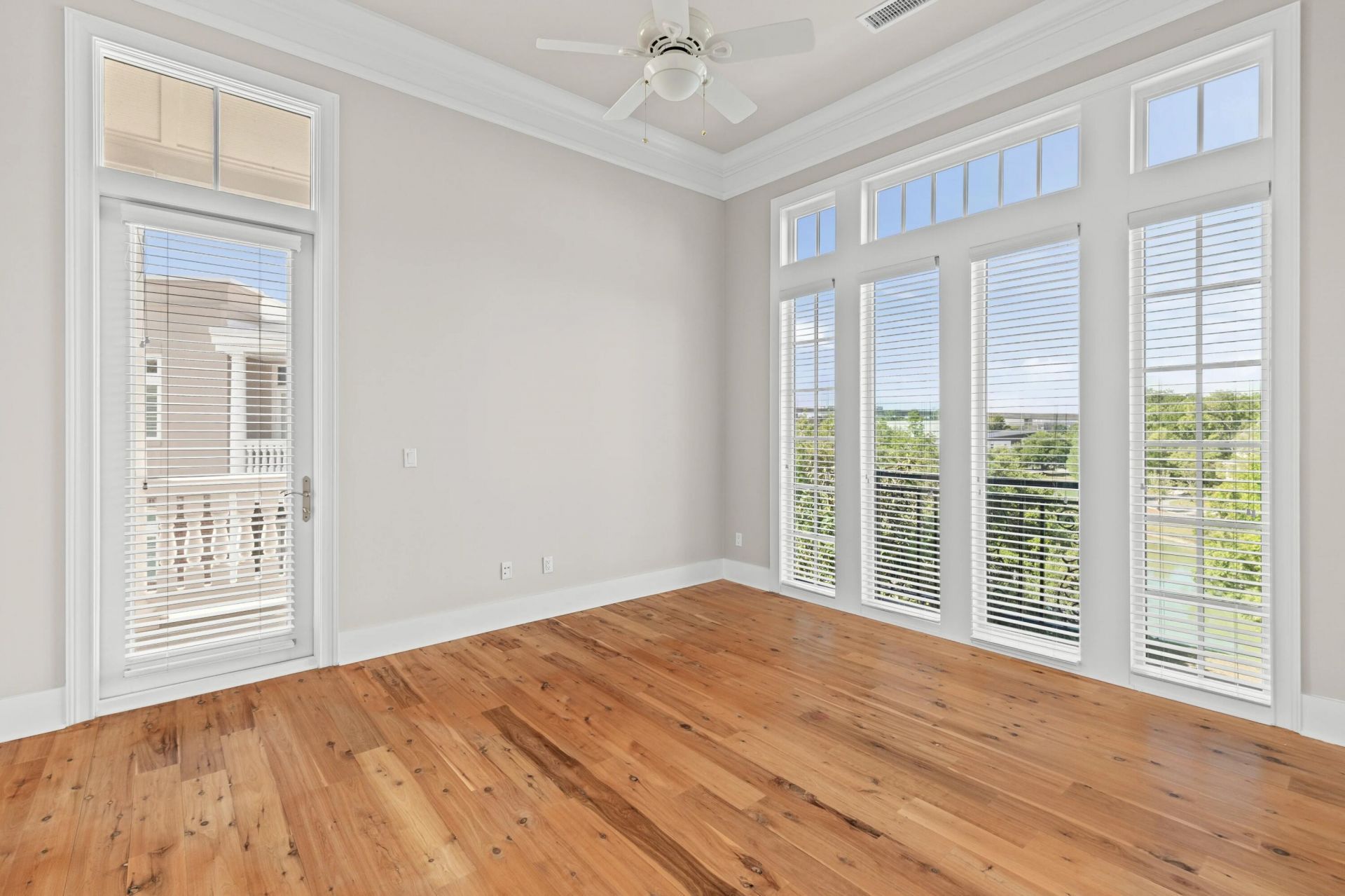 136 Fairbanks Oak Alley Photo 33