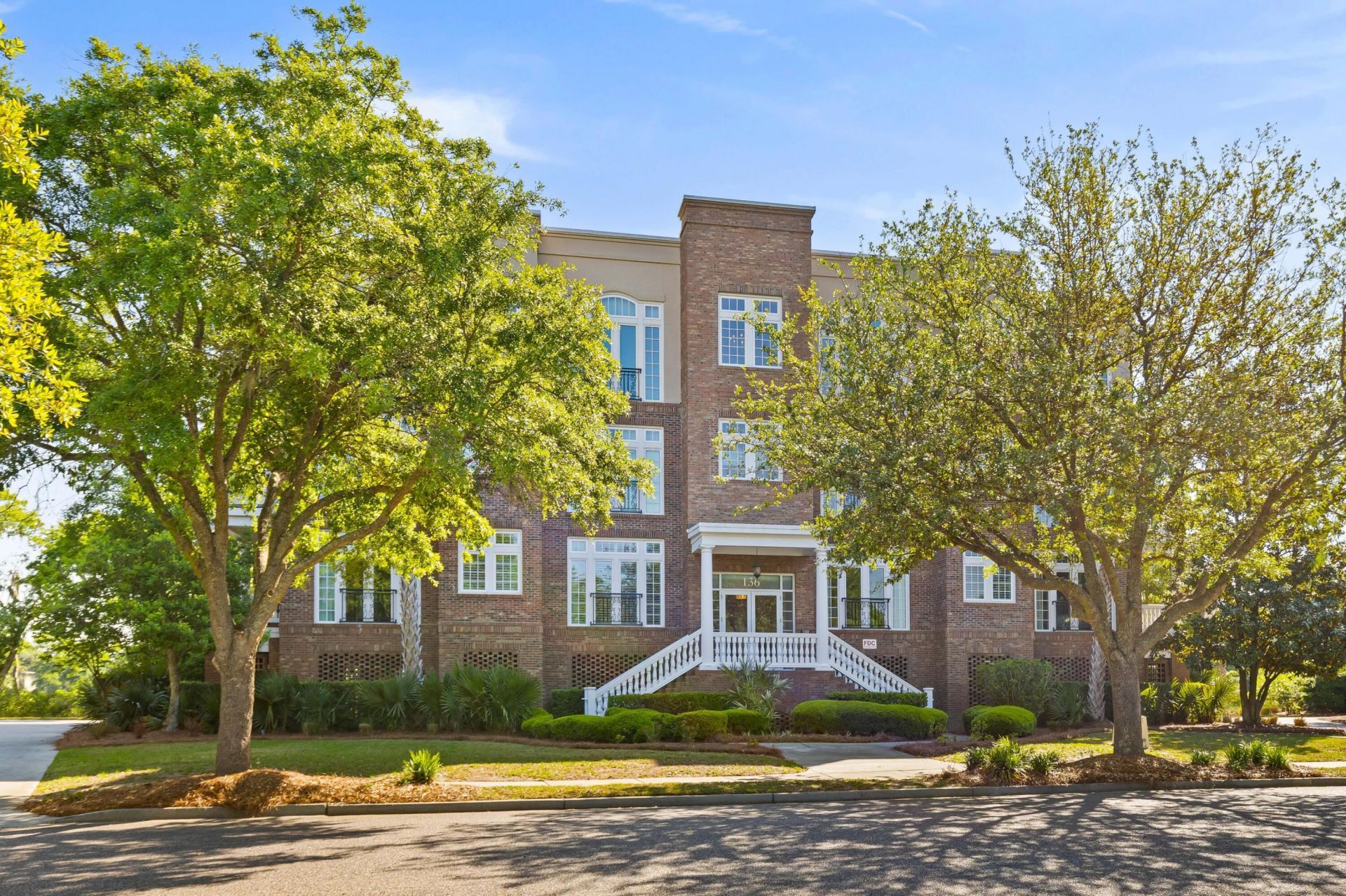 136 Fairbanks Oak Alley Photo 43