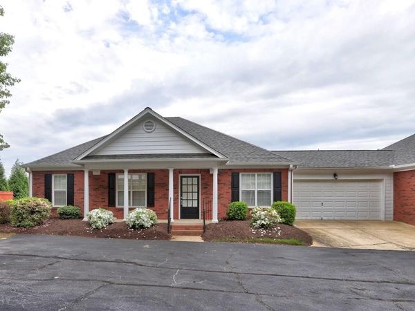 512 Courtyard Way, Woodstock, GA 30189