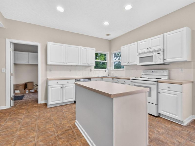 7742 Priestley Drive, Reynoldsburg, OH 43068 Photo 15
