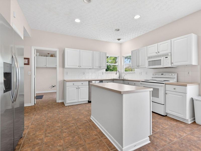 7742 Priestley Drive, Reynoldsburg, OH 43068 Photo 9