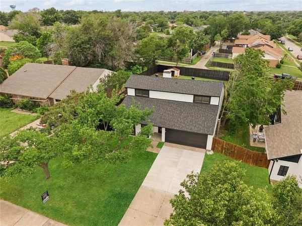 2723 Colonial Drive , Carrollton, TX 75007