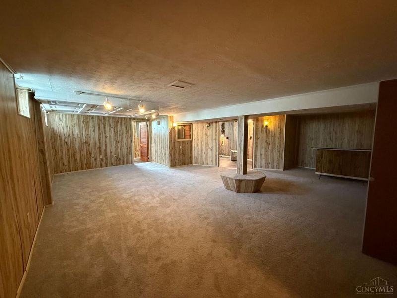 9358 Bluegate Drive, Cincinnati, OH 45231 Photo 11