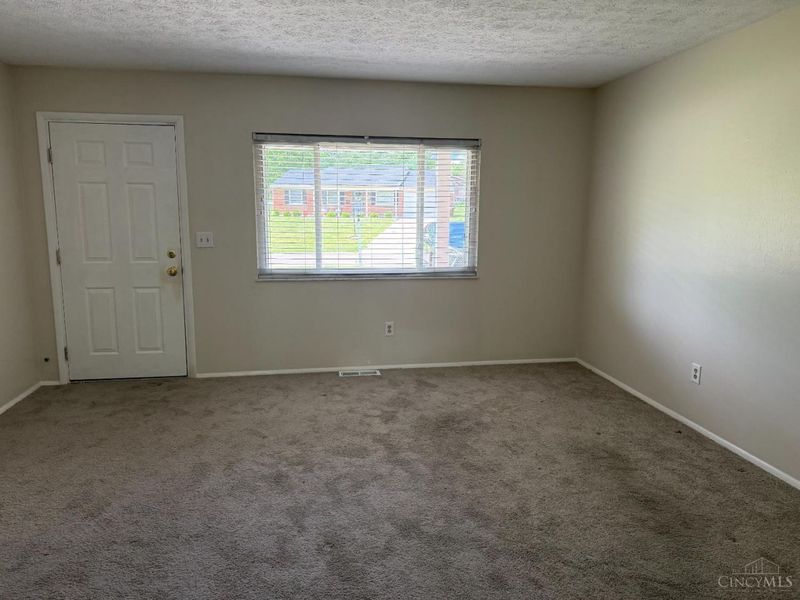 9358 Bluegate Drive, Cincinnati, OH 45231 Photo 4