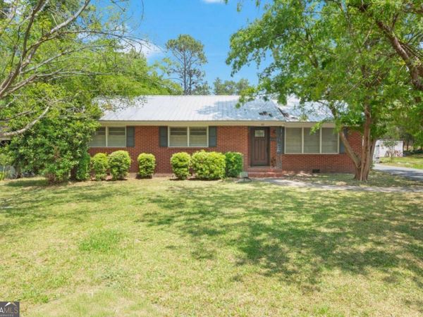 1011 Cherokee Circle, Waycross, GA 31501