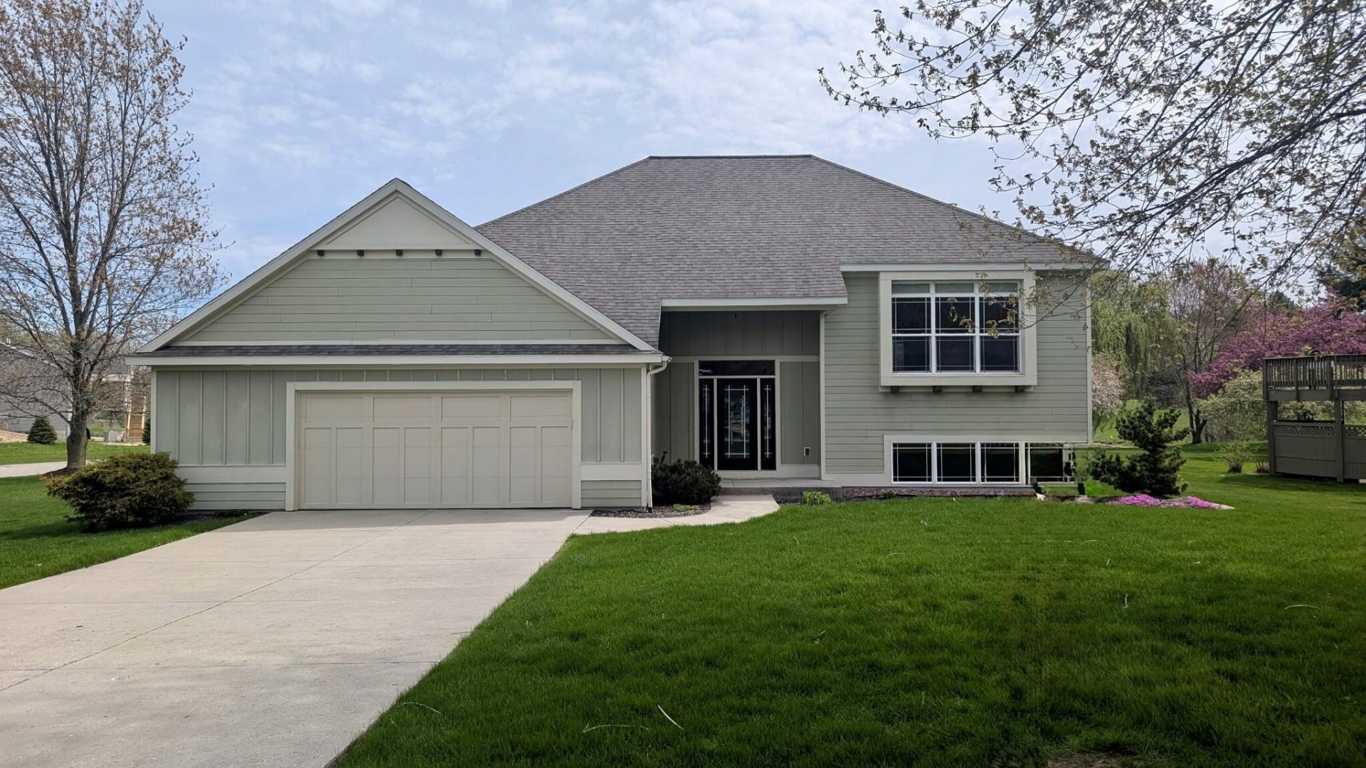 7028 Camelback Drive Ne, Rockford, MI 49341 Main Photo