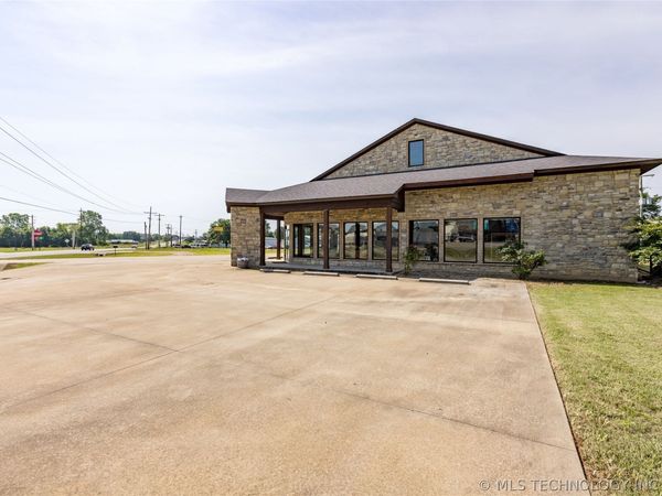 1910 E Jackson Street , Hugo, OK 74743