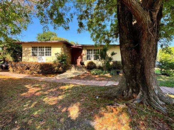 4582 Royal Palm Ave, Miami Beach, FL 33140