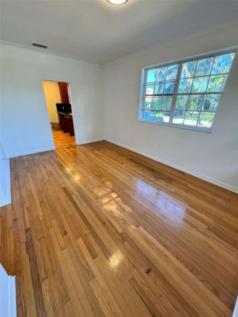 4582 Royal Palm Ave, Miami Beach, FL 33140 Photo